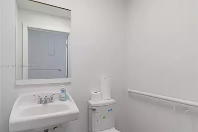 569 W 28th St, Hialeah, FL 33010 - Photo 5