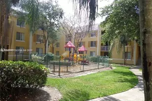 520 SW 111th Ave, Pembroke Pines, FL 33025 - Photo 13