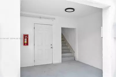 418 NW 9th Ave, Miami, FL 33128 - Photo 17