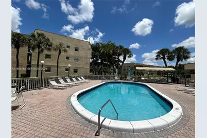8300 Sunrise Lakes Blvd #112, Sunrise, FL 33322 - Photo 13