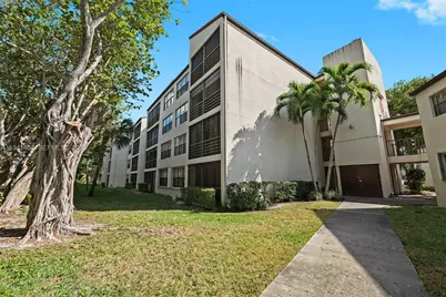 2302 S Cypress Bend Dr #210, Pompano Beach, FL 33069 - Photo 1
