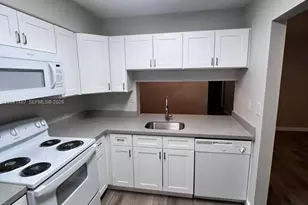 403 Gardens Dr, Pompano Beach, FL 33069 - Photo 7