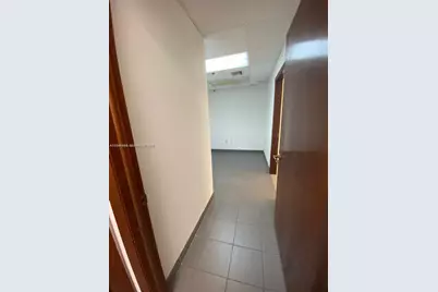 8578 NW 61st St, Miami, FL 33166 - Photo 9