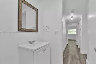 9371 Fontainebleau Blvd, Miami, FL 33172 - Photo 15