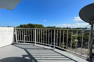 492 NW 165th St Rd, Miami, FL 33169 - Photo 11