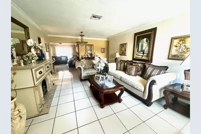 871 NW 17th Ct, Miami, FL 33125 - Photo 3