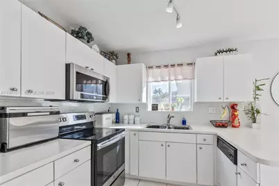 16256 SW 97th St, Miami, FL 33196 - Photo 9