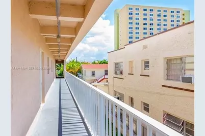 1063 SW 2nd St #2, Miami, FL 33130 - Photo 3