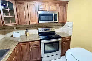 210 172nd St, Sunny Isles Beach, FL 33160 - Photo 9