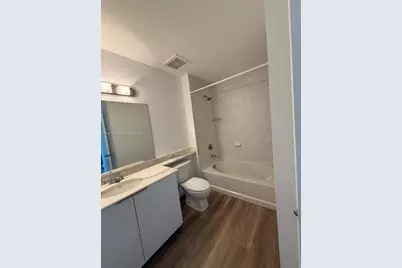 234 NE 3rd St #1408, Miami, FL 33132 - Photo 5