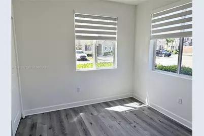 2418 SE 10th Ct, Homestead, FL 33035 - Photo 7