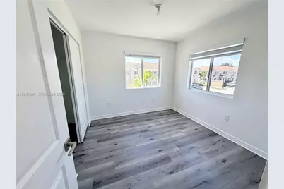 2418 SE 10th Ct, Homestead, FL 33035 - Photo 9