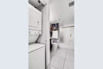 1200 Brickell Bay Dr #2807, Miami, FL 33131 - Photo 15