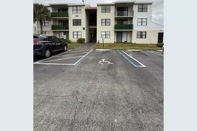 760 Executive Center Dr #31, West Palm Beach, FL 33401 - Photo 1