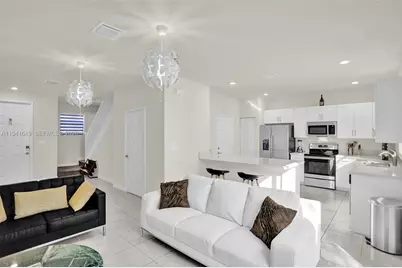 10025 W 32nd Ln, Hialeah, FL 33018 - Photo 7