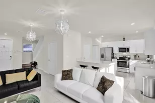 10025 W 32nd Ln, Hialeah, FL 33018 - Photo 7