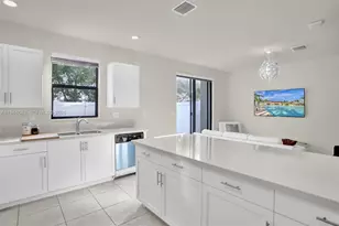 10025 W 32nd Ln, Hialeah, FL 33018 - Photo 11