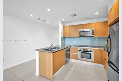 1050 Brickell Ave #2418, Miami, FL 33131 - Photo 11