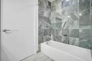 1050 Brickell Ave, Miami, FL 33131 - Photo 17