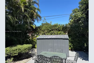 545 NE 111th St, Miami, FL 33161 - Photo 25