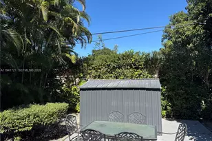 545 NE 111th St, Miami, FL 33161 - Photo 25