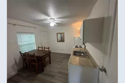 545 NE 111th St, Miami, FL 33161 - Photo 23