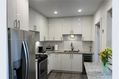 545 NE 111th St, Miami, FL 33161 - Photo 5