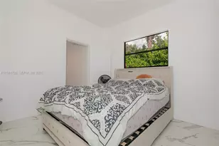 1683 NE 168th St, North Miami Beach, FL 33162 - Photo 15
