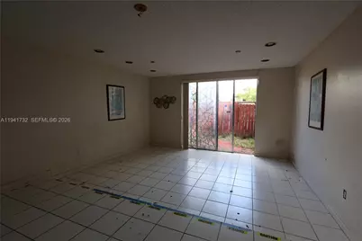 318 NW 107th Ave #2B, Miami, FL 33172 - Photo 3