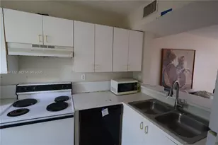 318 NW 107th Ave, Miami, FL 33172 - Photo 5