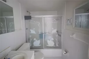 318 NW 107th Ave, Miami, FL 33172 - Photo 11