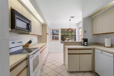 8431 NW 78th Ct, Tamarac, FL 33321 - Photo 7