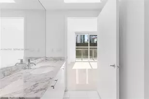 55 SE 6th St, Miami, FL 33131 - Photo 25