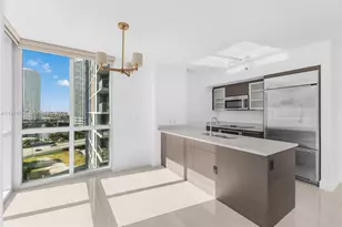55 SE 6th St, Miami, FL 33131 - Photo 9