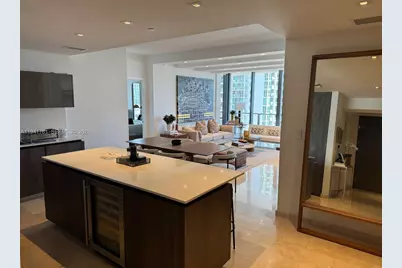 68 SE 6th St #1109, Miami, FL 33131 - Photo 3