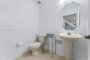 8633 NW 112th Pl, Doral, FL 33178 - Photo 23