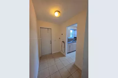 4310 E 9th Ln, Hialeah, FL 33013 - Photo 9