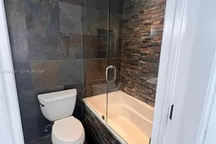 11163 NW 7th St, Miami, FL 33172 - Photo 5