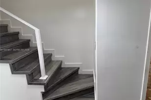 11163 NW 7th St, Miami, FL 33172 - Photo 21