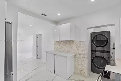 988 NW 10th St, Hallandale Beach, FL 33009 - Photo 11