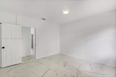 988 NW 10th St, Hallandale Beach, FL 33009 - Photo 35