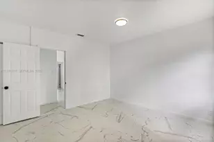 988 NW 10th St, Hallandale Beach, FL 33009 - Photo 35