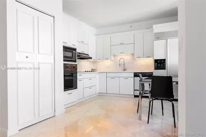 300 S Pointe Dr #909, Miami Beach, FL 33139 - Photo 3