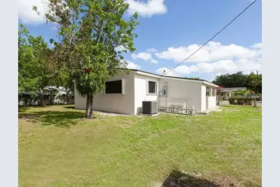 2915 NW 68th St, Miami, FL 33147 - Photo 13