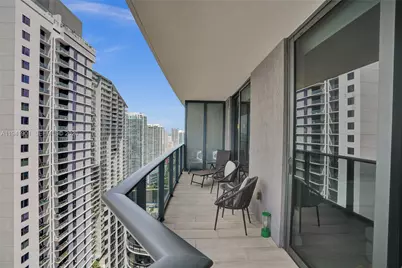 45 SW 9th St #3807, Miami, FL 33130 - Photo 5
