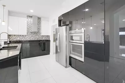 8159 NW 116th Ct, Doral, FL 33178 - Photo 3