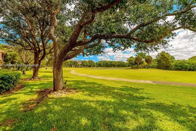 502 SW 158th Ter #203, Pembroke Pines, FL 33027 - Photo 3