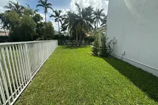 1063 Sunflower Cir, Weston, FL 33327 - Photo 5