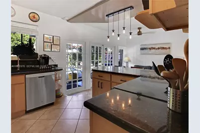 1561 NE 47th St, Oakland Park, FL 33334 - Photo 13