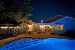 575 Lakeside Cir, Sunrise, FL 33326 - Photo 9